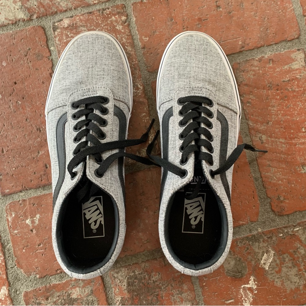 Like New Men’s Vans- a few tiny dirt marks but other than that look brand new!